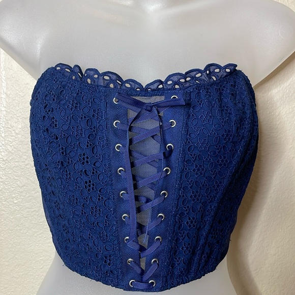 Victoria's Secret Strapless Corset Top Eyelet Lace Sheer design NWT Small - Picture 2 of 9